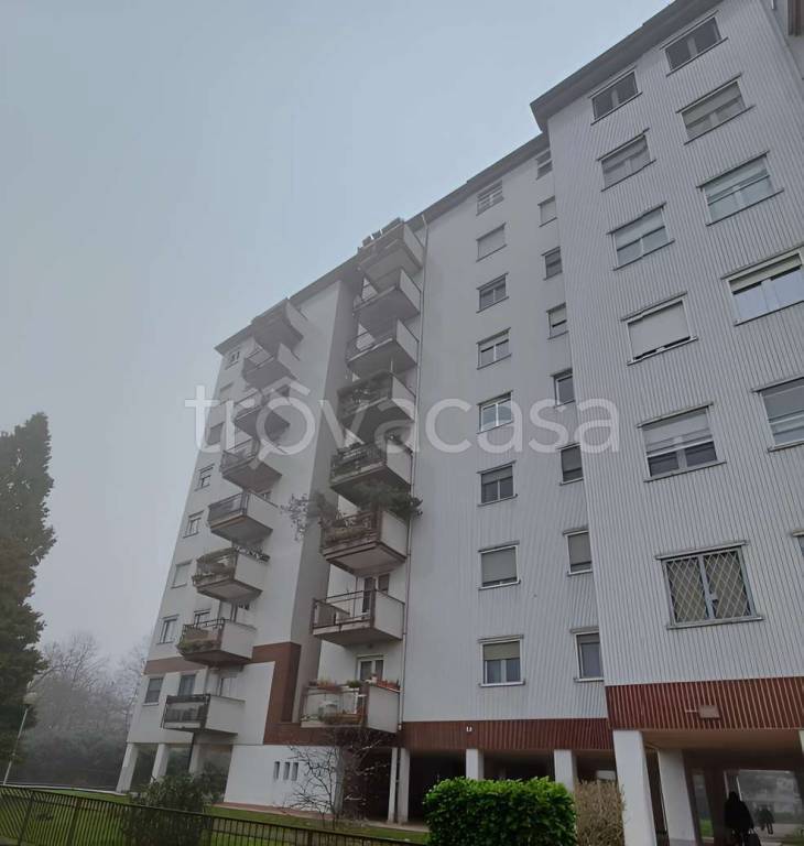 appartamento in vendita a Milano in zona Forze Armate