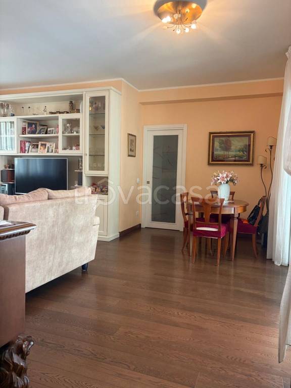 appartamento in vendita a Milano in zona Corsica