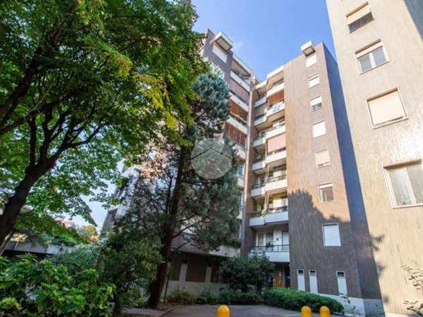 appartamento in vendita a Milano in zona Baggio