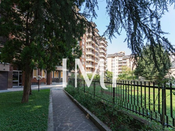 appartamento in vendita a Milano in zona Lorenteggio