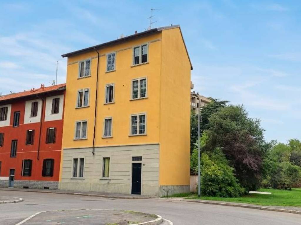 appartamento in vendita a Milano in zona Baggio