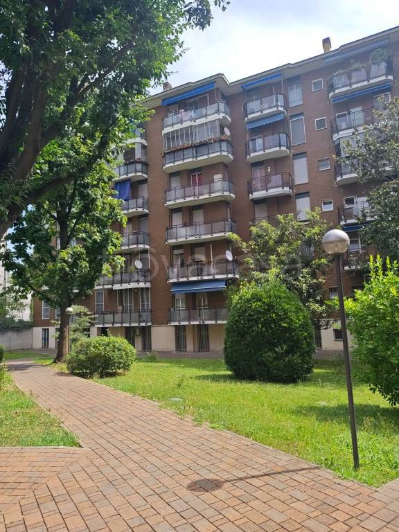 appartamento in vendita a Milano in zona Barona