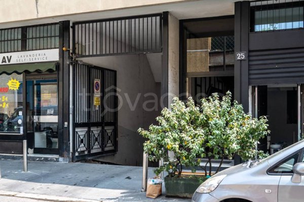 box auto in vendita a Milano in zona Lorenteggio