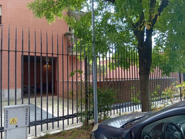 box auto in vendita a Milano in zona Lorenteggio