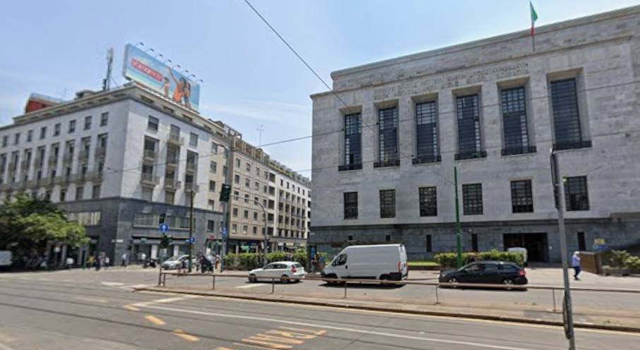 ufficio in vendita a Milano in zona Guastalla