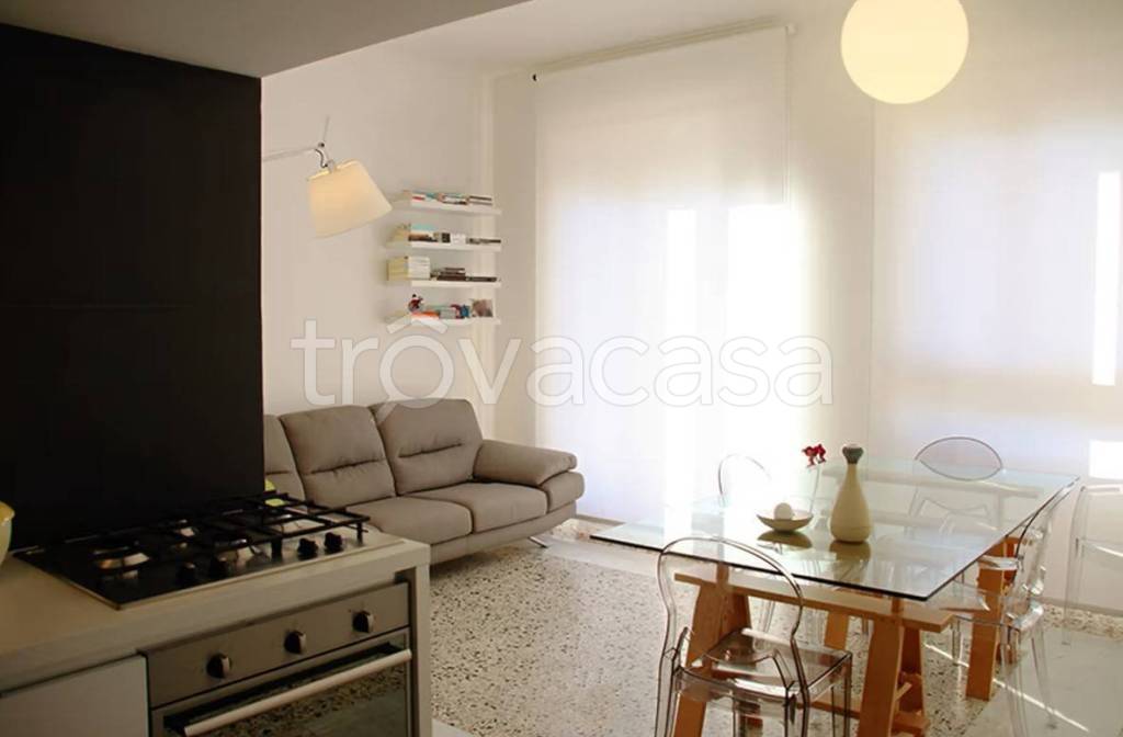 appartamento in vendita a Milano in zona Lorenteggio