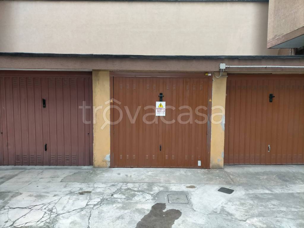 box auto in vendita a Milano in zona Lorenteggio
