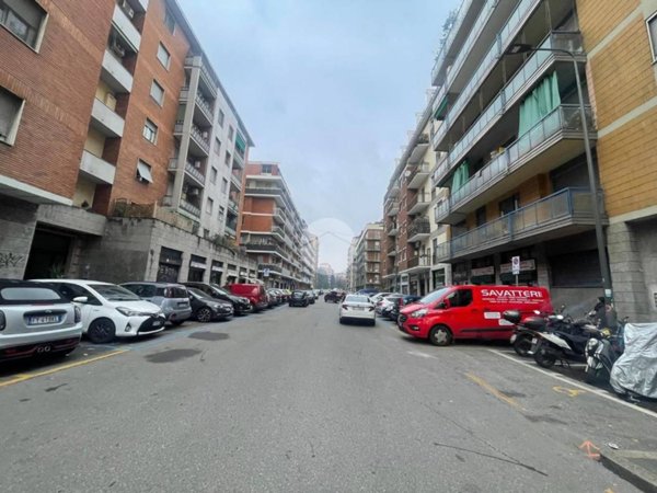 box auto in vendita a Milano in zona Lorenteggio