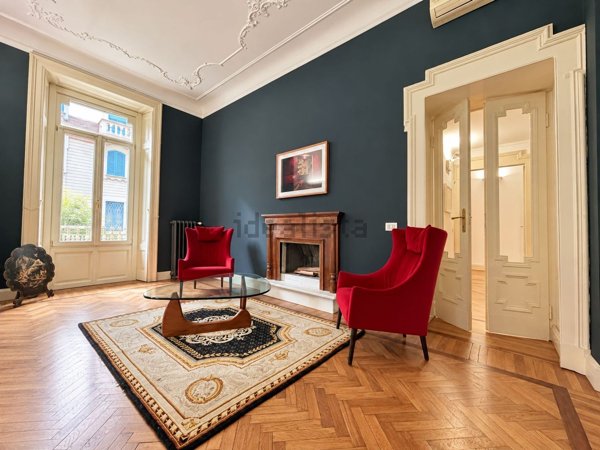 ufficio in vendita a Milano in zona Guastalla