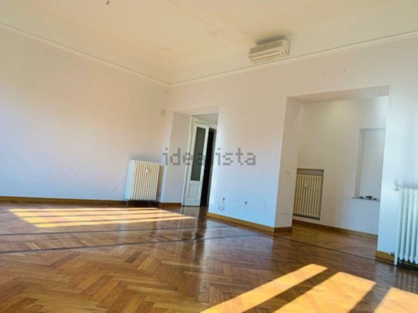 appartamento in vendita a Milano in zona Bocconi