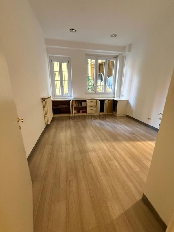 ufficio in vendita a Milano in zona Affori