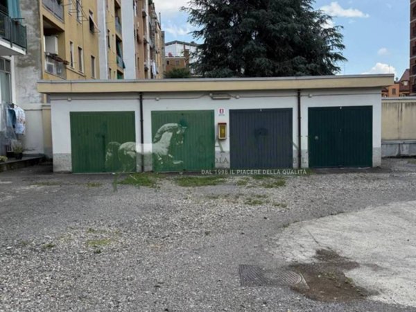 box auto in vendita a Milano in zona San Siro