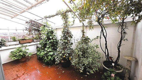 appartamento in vendita a Milano in zona Lorenteggio