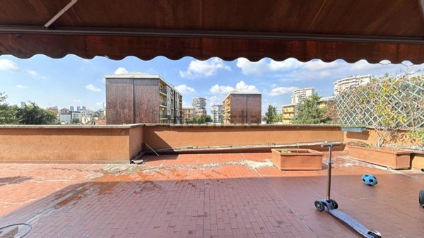 appartamento in vendita a Milano in zona Cascina dei Pomi