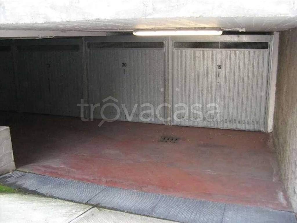 box auto in vendita a Milano in zona Forze Armate