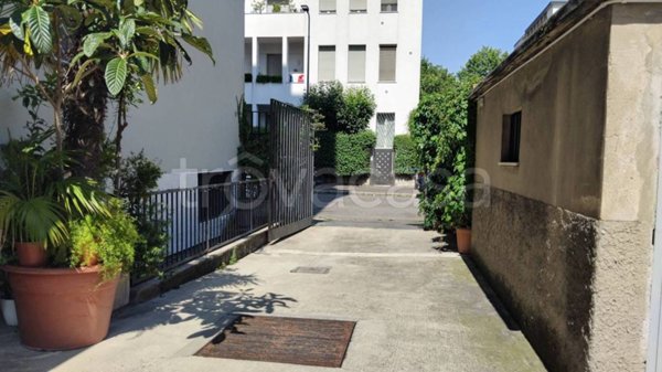 box auto in vendita a Milano in zona Bande Nere
