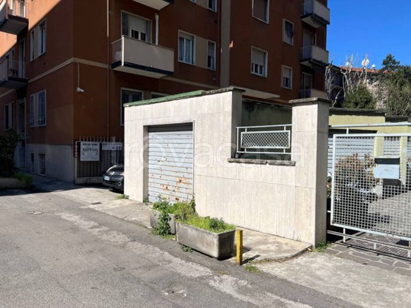 box auto in vendita a Milano in zona Lorenteggio