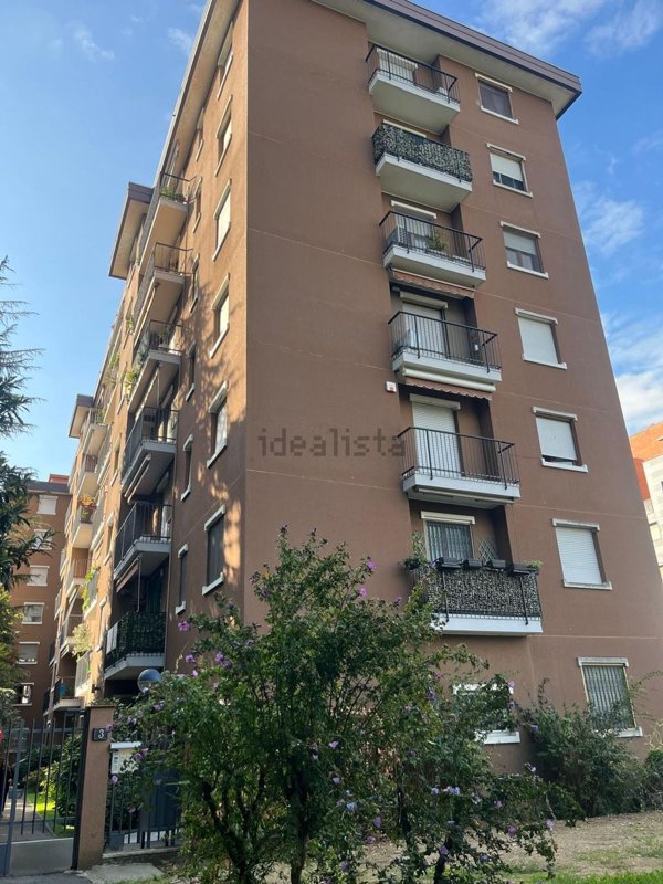 appartamento in vendita a Milano in zona Baggio