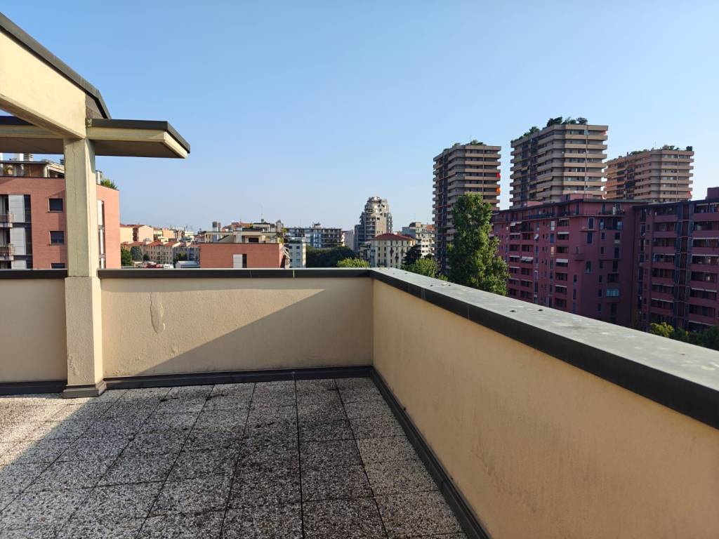 appartamento in vendita a Milano in zona Piazzale Lodi