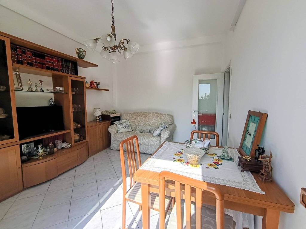 appartamento in vendita a Milano in zona Lorenteggio