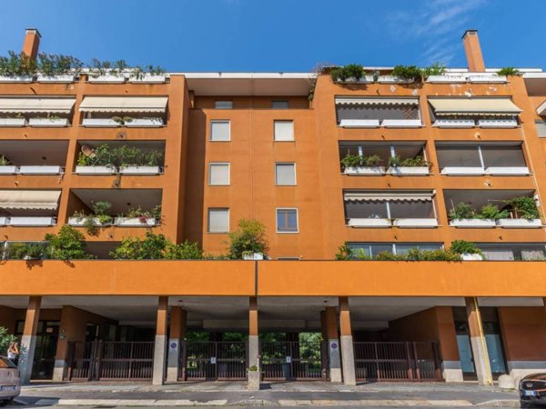 appartamento in vendita a Milano in zona Gratosoglio
