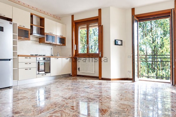 appartamento in vendita a Milano in zona Lorenteggio