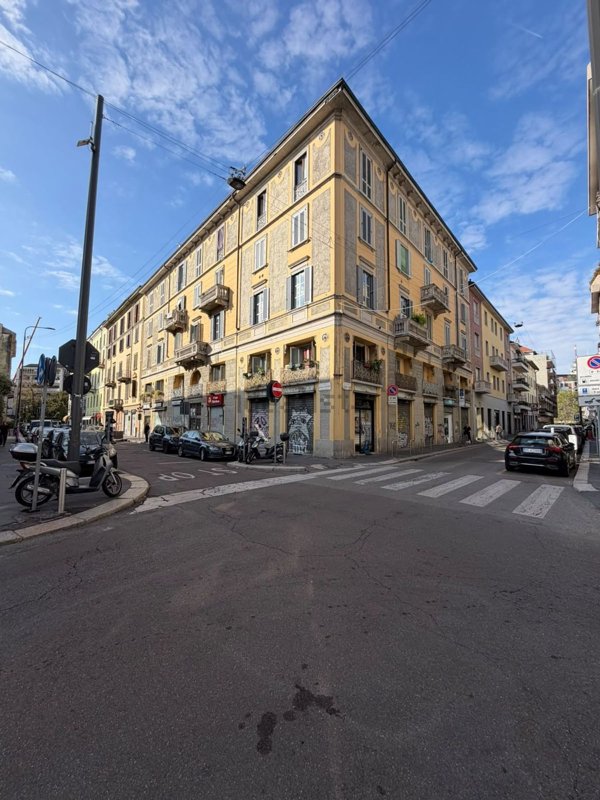appartamento in vendita a Milano in zona Sempione