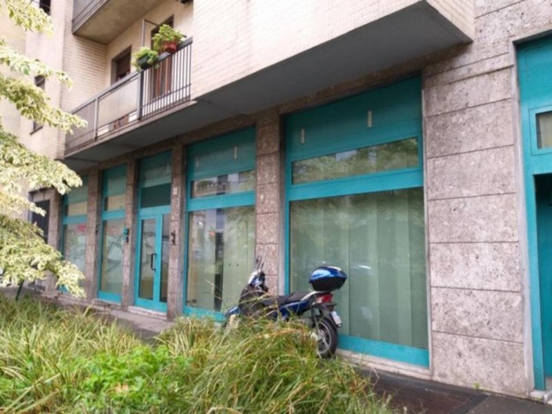 ufficio in vendita a Milano in zona Vigentino