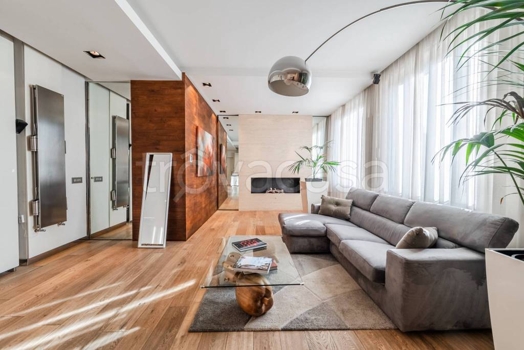 appartamento in vendita a Milano in zona Porta Garibaldi
