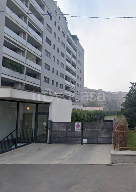 box auto in vendita a Milano in zona Bande Nere