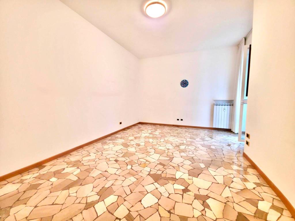 appartamento in vendita a Milano in zona Bullona