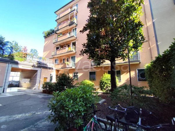 appartamento in vendita a Milano in zona Cascina dei Pomi