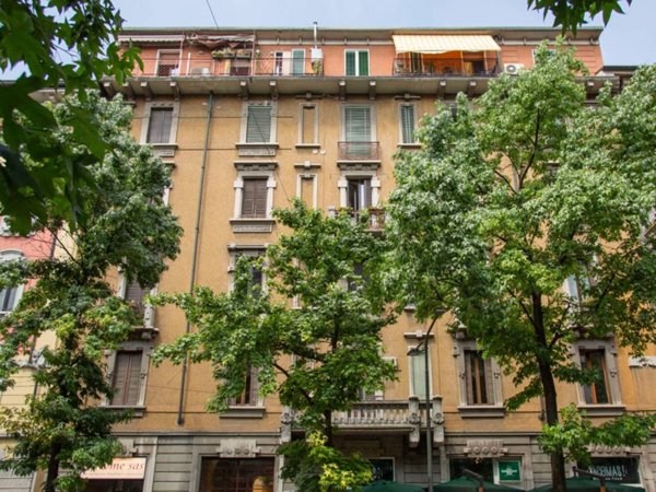 locale commerciale in vendita a Milano in zona Isola