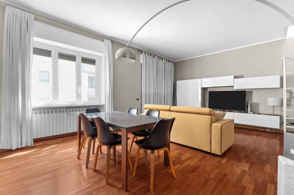 appartamento in vendita a Milano in zona Porta Genova