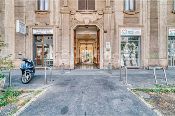 appartamento in vendita a Milano in zona De Angeli