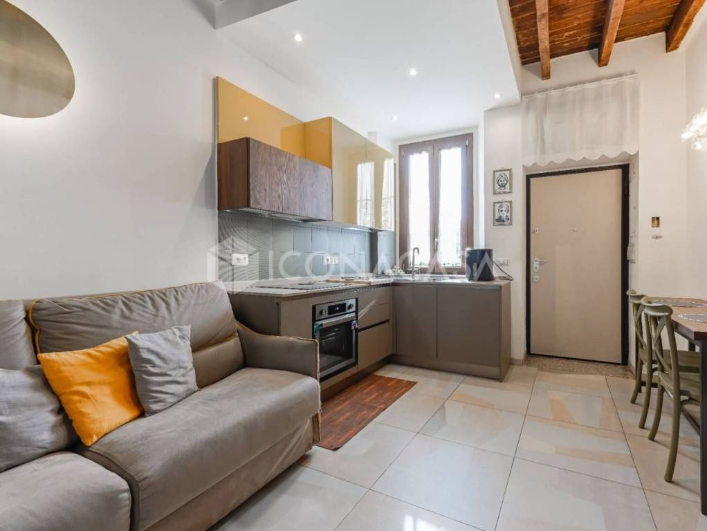 appartamento in vendita a Milano in zona Loreto