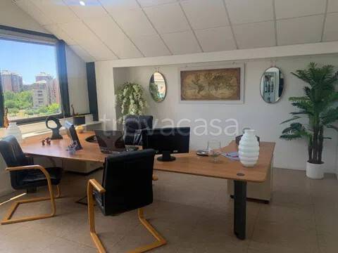 ufficio in vendita a Milano in zona Gallaratese