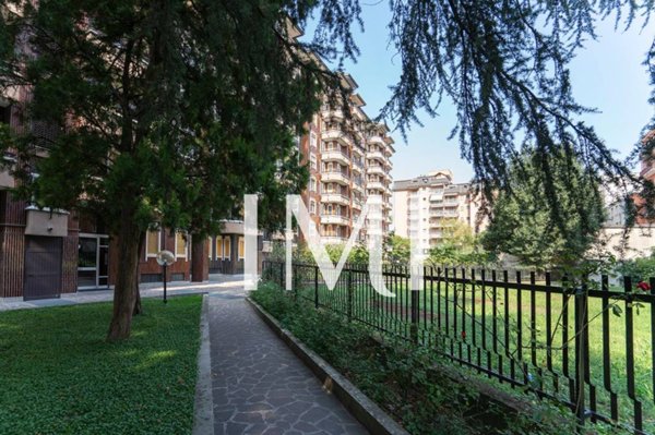 appartamento in vendita a Milano in zona Lorenteggio