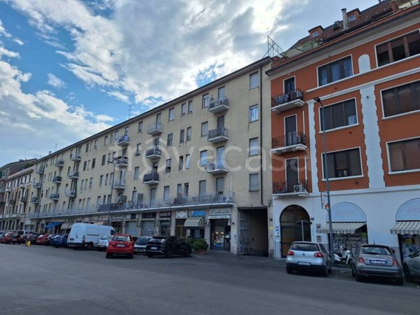 appartamento in vendita a Milano in zona Famagosta