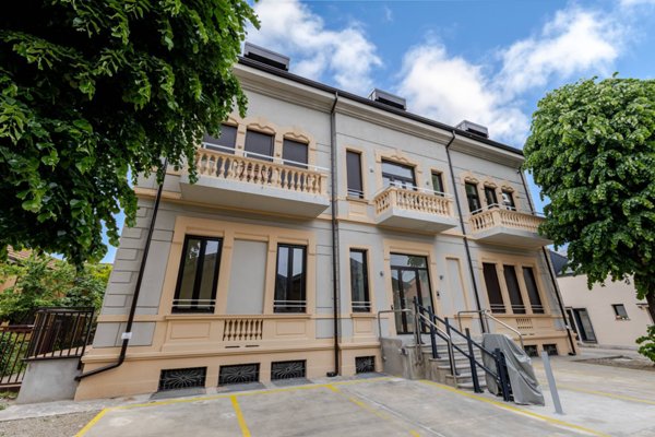 appartamento in vendita a Milano in zona Dergano