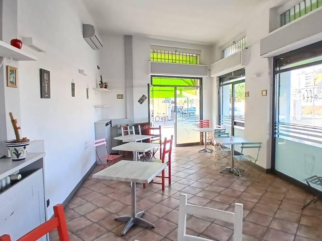 negozio in vendita a Milano in zona Precotto