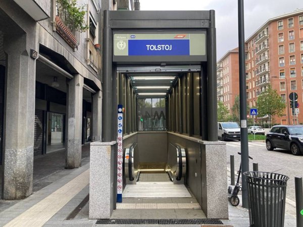 appartamento in vendita a Milano in zona Lorenteggio