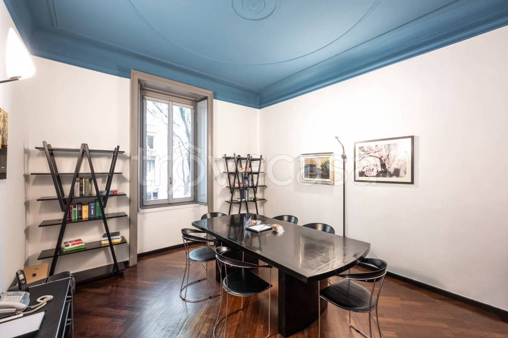 ufficio in vendita a Milano in zona Città Studi