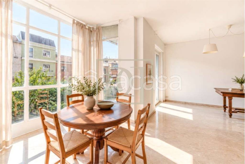 appartamento in vendita a Milano in zona Città Studi