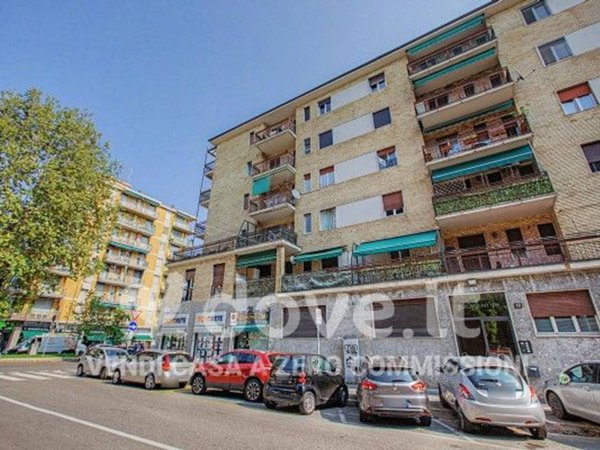appartamento in vendita a Milano in zona Lorenteggio