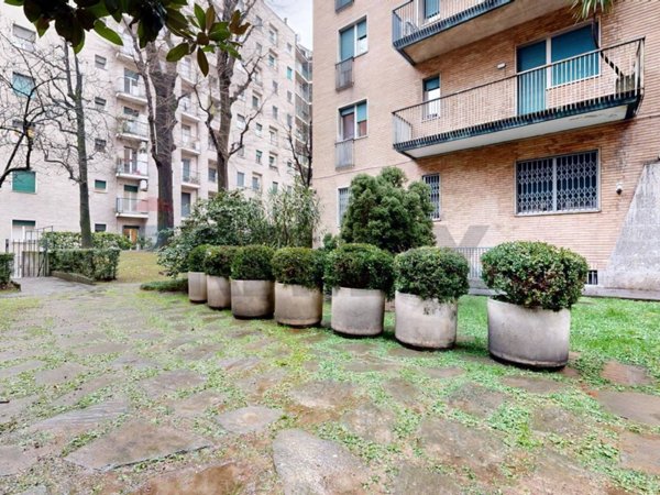 appartamento in vendita a Milano in zona Corsica