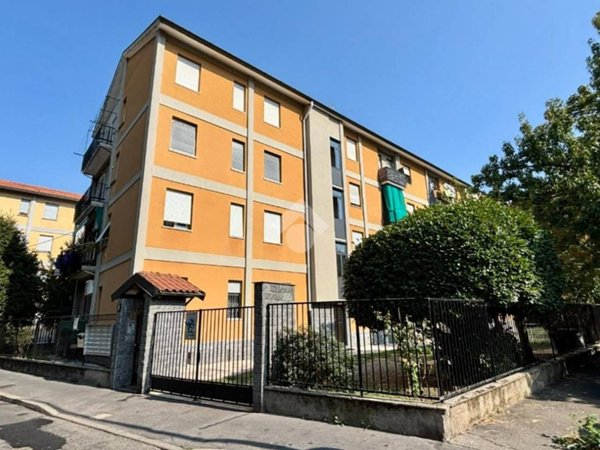 appartamento in vendita a Milano in zona Baggio