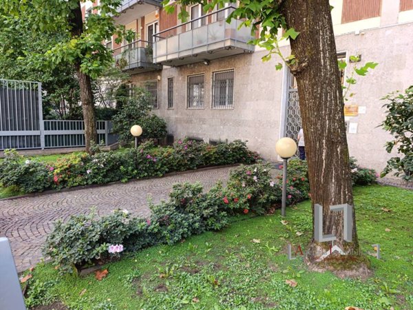 appartamento in vendita a Milano in zona Cinque Giornate
