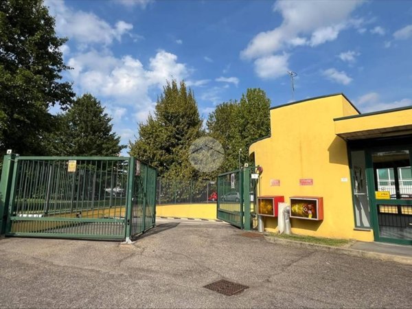 box auto in vendita a Milano in zona Forze Armate