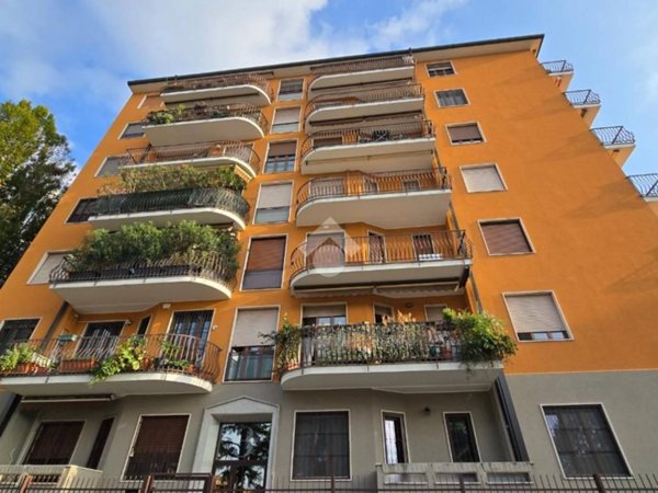 appartamento in vendita a Milano in zona Lorenteggio